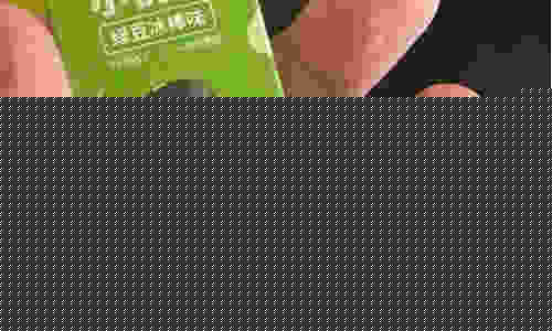 悦刻一代烟杆里触点凹进去：优质材料制成，设计独特精致