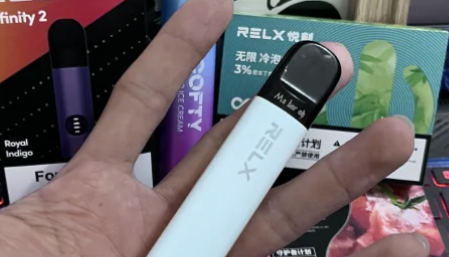 悦刻最新款超级高端烟杆多少钱一支？送烟弹吗？