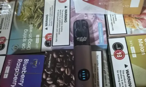 悦刻五代一吸就亮红灯震动换个烟弹就好了吗?