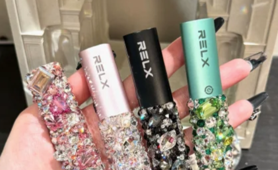 悦刻国标五代充电提示：如何判断电量已充满？