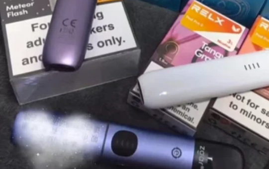 悦刻电子烟和YOOZ哪个好？2024实测对比口感、价格、性价比