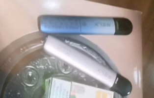 悦刻四代怎么拆开？