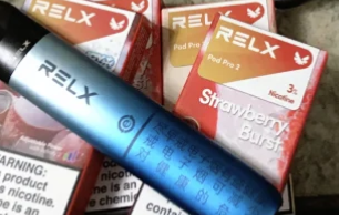 悦刻二代烟杆能用四五代烟弹呢？