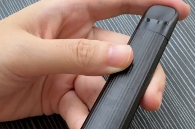 悦刻青羽充电怎么知道充满了？