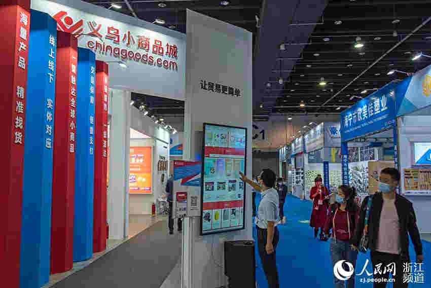 10月21日，第26届中国义乌国际小商品（标准）博览会在义乌国际博览中心开幕。章勇涛 摄