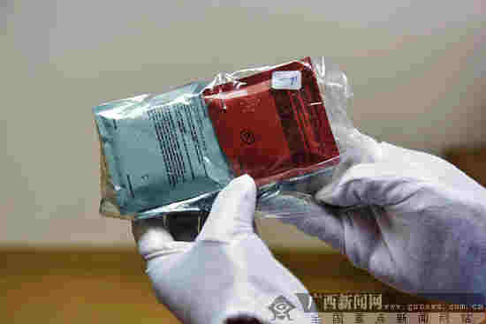 桂林市首例邮包走私大麻烟油案开庭审理