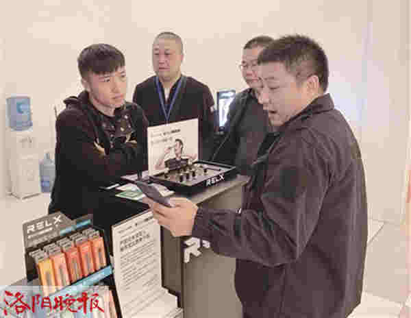 记者调查：购物网站下架电子烟 到店购买要验证年龄