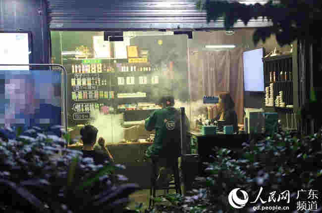 人民直击：电子烟是“戒烟神器”吗？