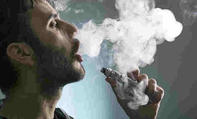 还以为电子烟健康环保？这哥们儿差点给抽死了！ 
