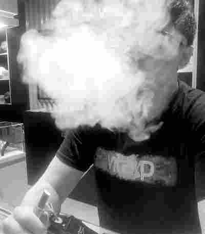抽电子烟危害可能比香烟还大