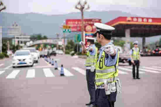 中秋在雅安咋走不堵 快收下交警蜀黍送上的避堵宝典