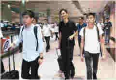 快讯：涉嫌违反保释条件，黄之锋在香港机场被拘捕