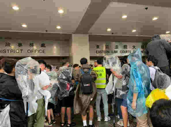 “警察抓法官放”，香港为何频频出现如此怪象