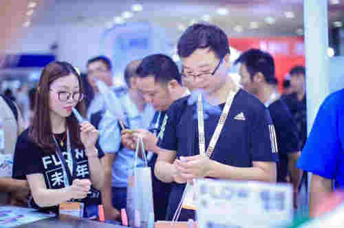 FLOW福禄电子烟亮相2019深圳电子烟展：跨越行业红海，前行不懈创新不怠
