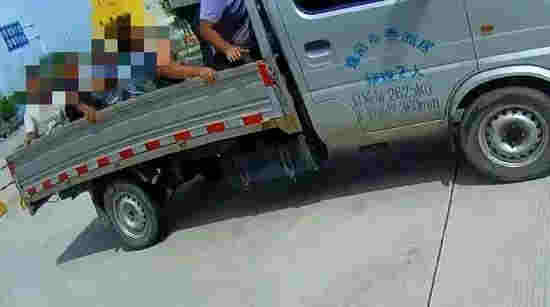 广东高栏港惊现新型敞篷车 车上竟塞了十一个男子