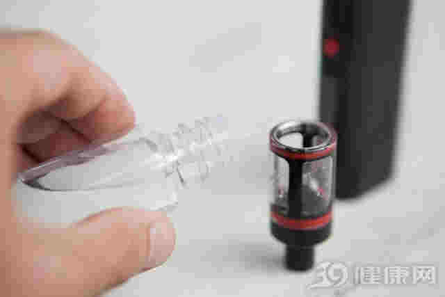 电子烟能戒烟？烟民自述：真烟戒了，却上了电子烟的“瘾” 