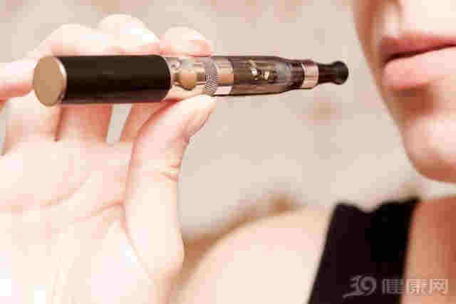 电子烟有助戒烟，还不伤肺？它有4个危害，很多人后知后觉 