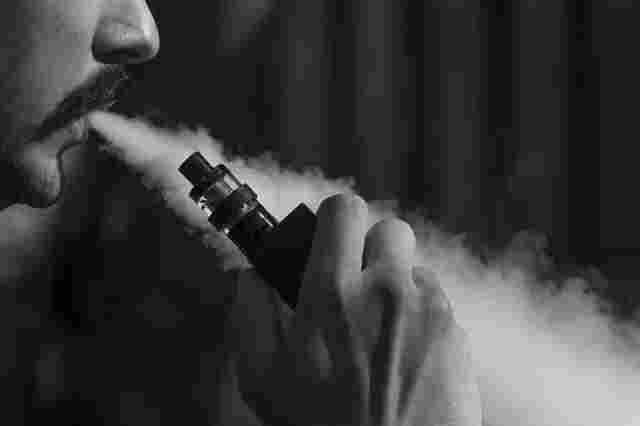 电子烟线下战:暴利还是暴力