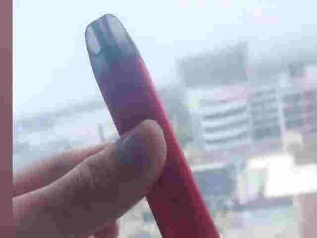 文具店销售20元一根的电子烟给学生,家长怒斥:我家孩子上瘾了