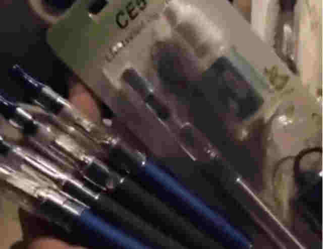 河南一学校门口文具店售卖电子烟,外形酷似文具!工商局:已开展调查
