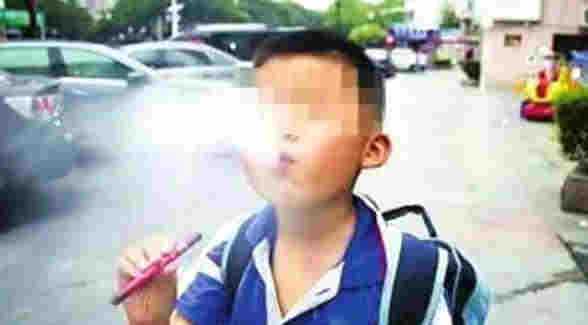 校门口文具店向小学生兜售电子烟?当地:已开展调查