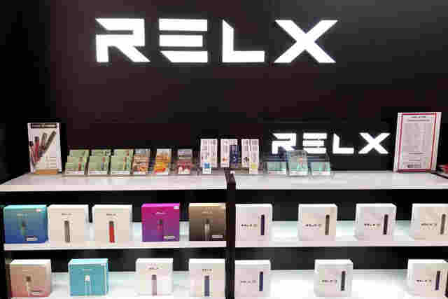 电子烟巨头悦刻上市首日暴涨145%，创始人身家超刘强东、王健林 