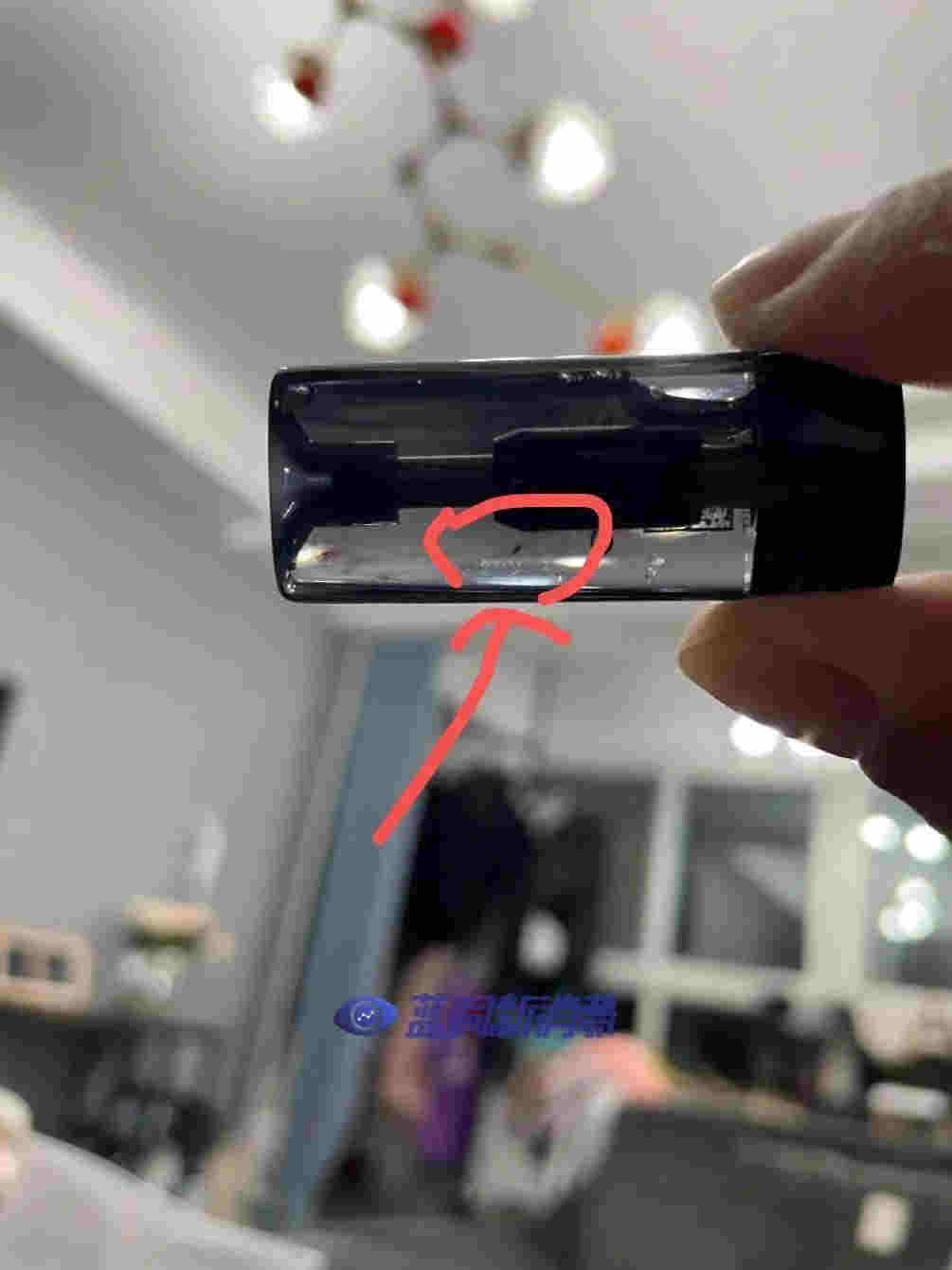 多款通配电子烟弹出现异物：警示消费者应从正规实体店购买正规品牌 