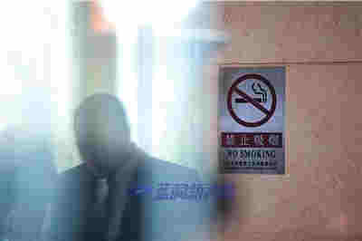 法治日报：公共场所吸烟室越少越好